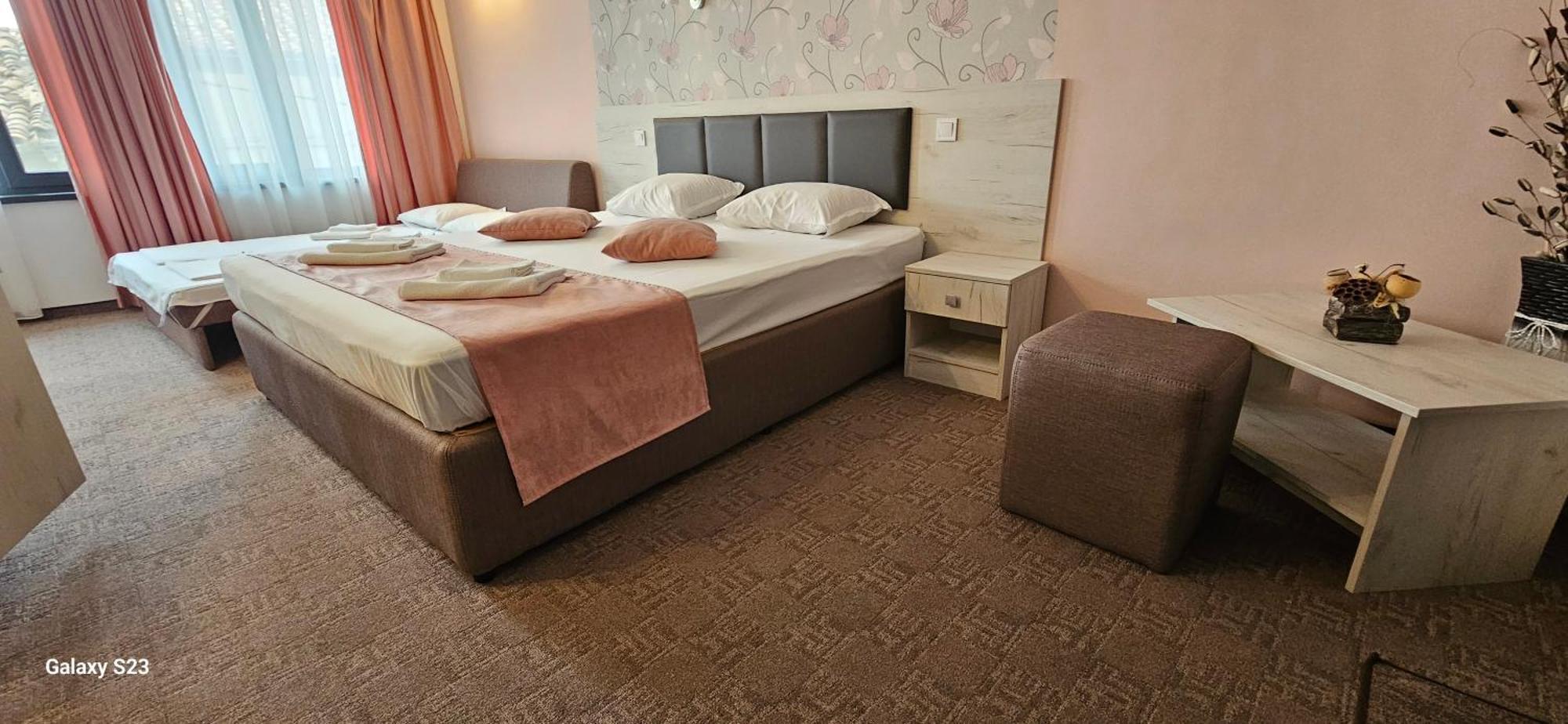 Guest House Saint Petka Veliko Tarnovo Buitenkant foto